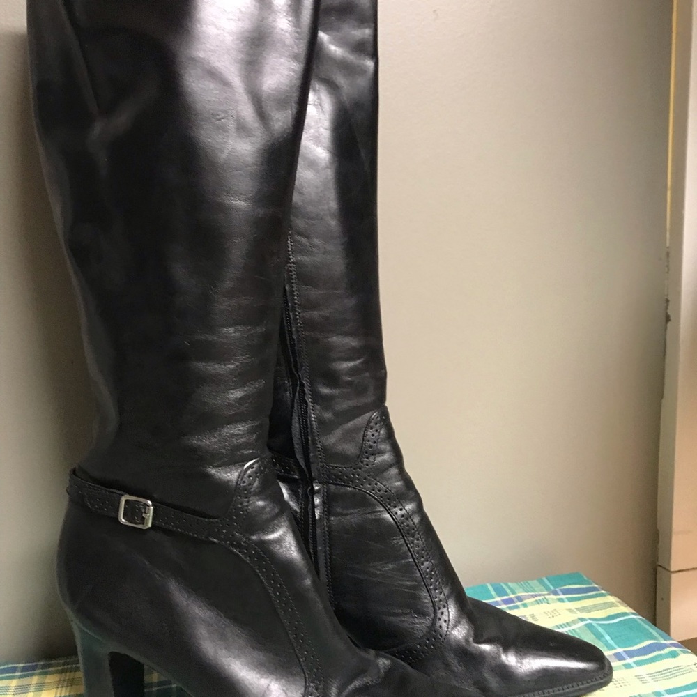 Boots - Picture 2 of 5